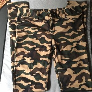 NWOT Stretch Camo leggings
